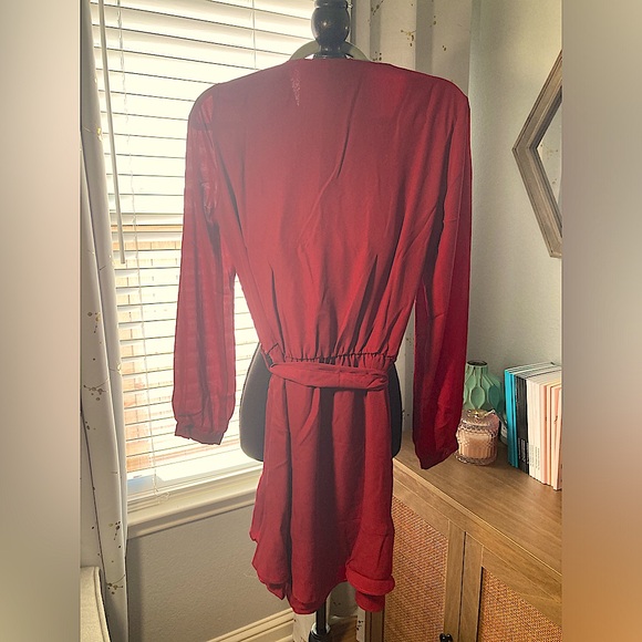 NWT KRISA LONG SLEEVE SIZE M BURGUNDY DRESS - Picture 2 of 9